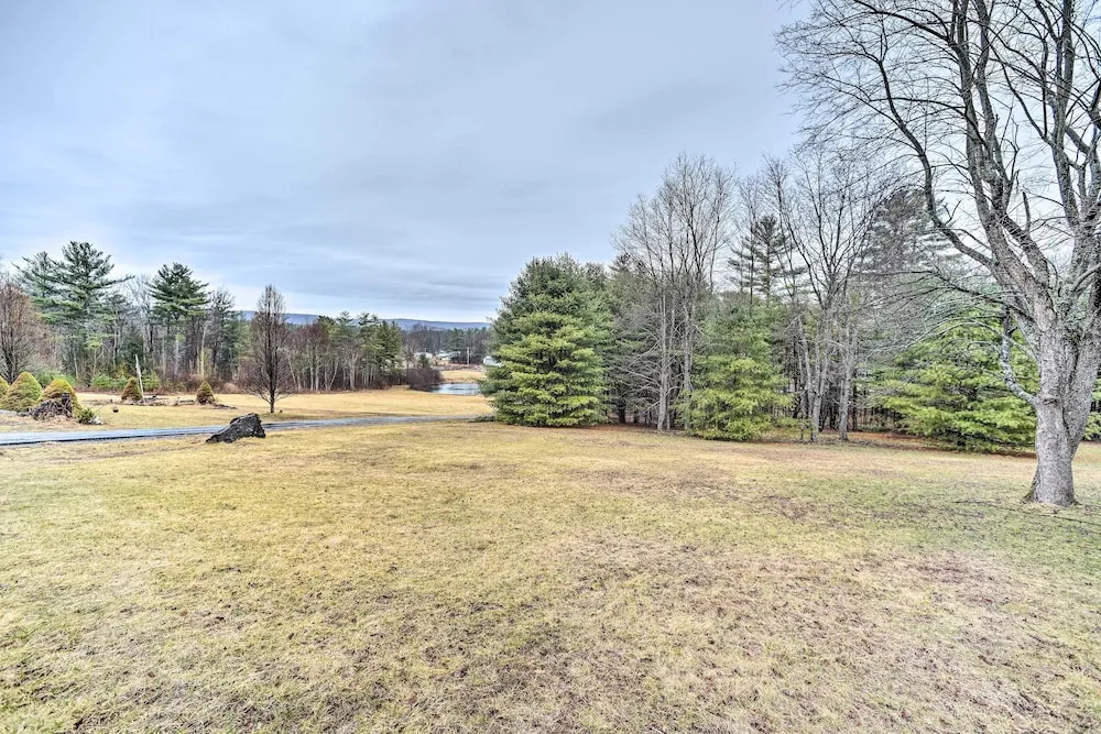 Spacious Cabin w/ Decks Near Saratoga Race Course!