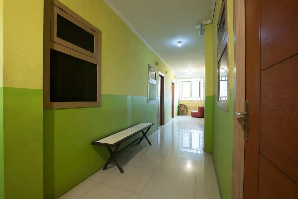 OYO 298 Gemilang Guesthouse Near Siloam Hospitals Kelapa Dua