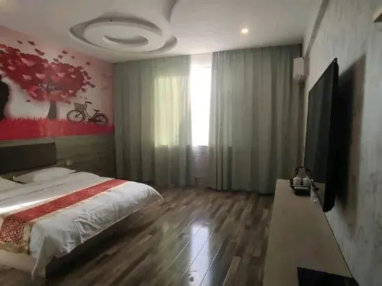 Ruixin Express Hotel (Taiyuan Railway Station Clothing City)