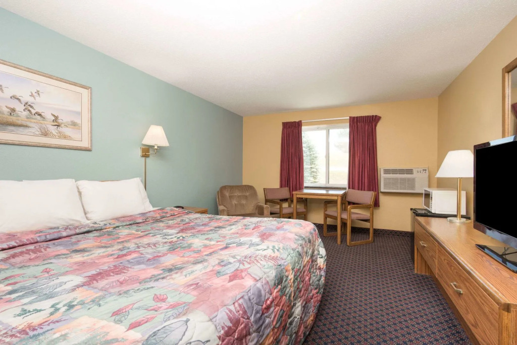 Super 8 By Wyndham Fergus Falls