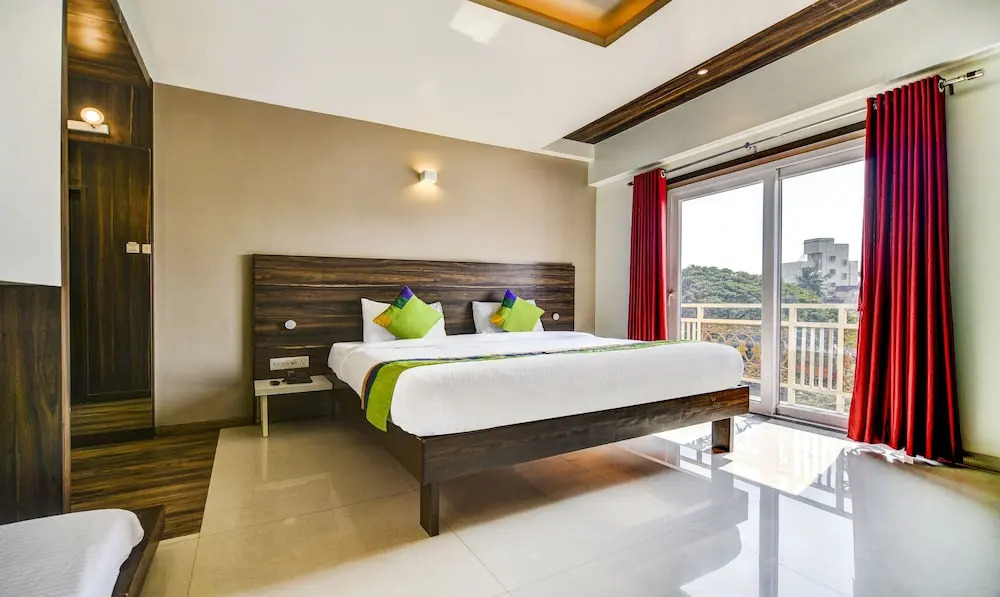 Hotel Sri Sai Suites