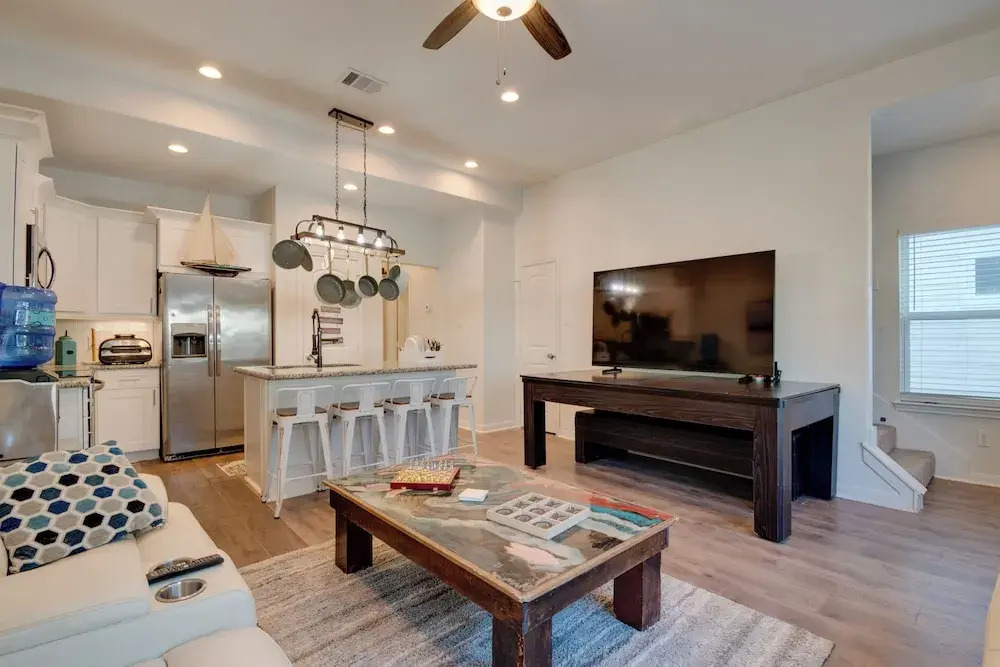 2 Mi to Lake Conroe Access: Home w/ Pool Table!