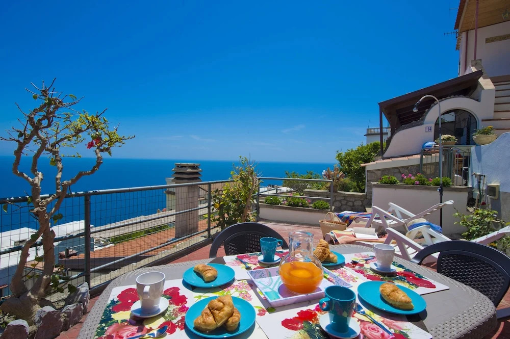 Casabona Holiday