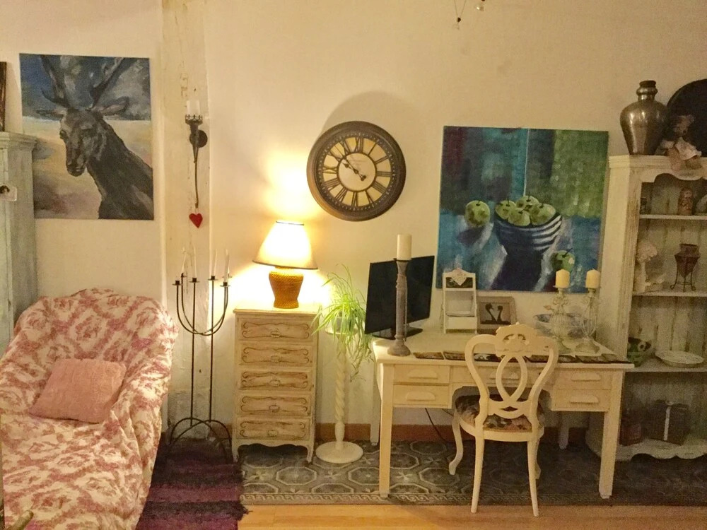 Hôte Labyrinthe lit 180 cm salle de bain, petit dej compris