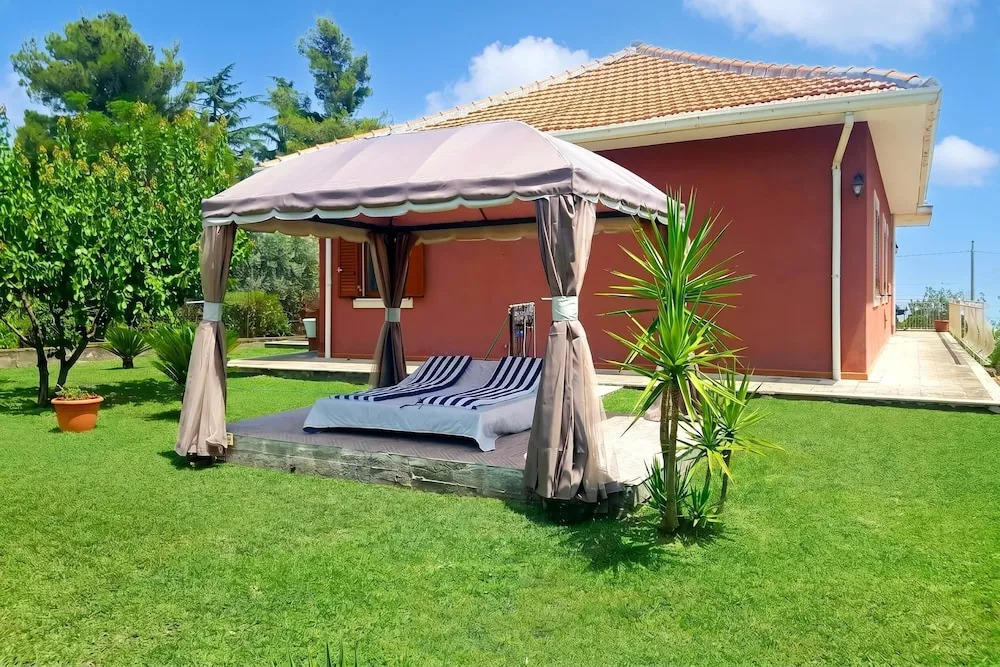 Villa With Volcano View - Happy Rentals