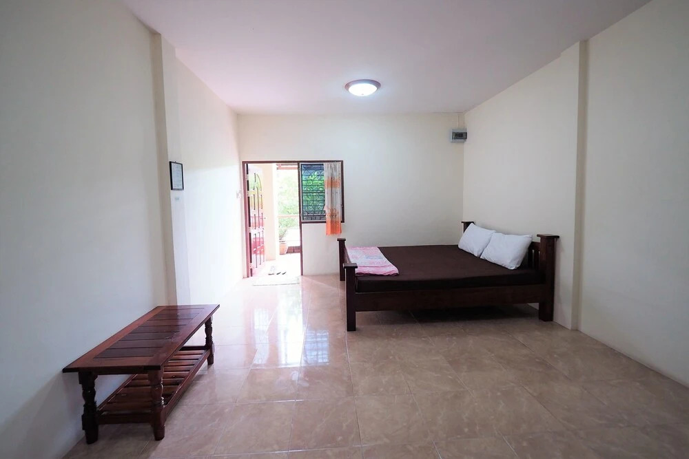 Arunroj Apartment