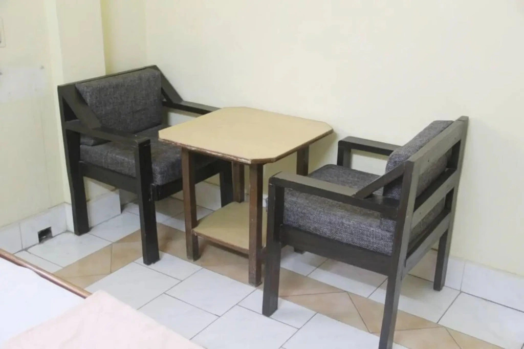 OYO 82578 Hotel Giridhar