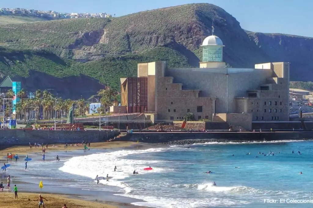 Victoria 51.(Plz España). Playa de Las Canteras