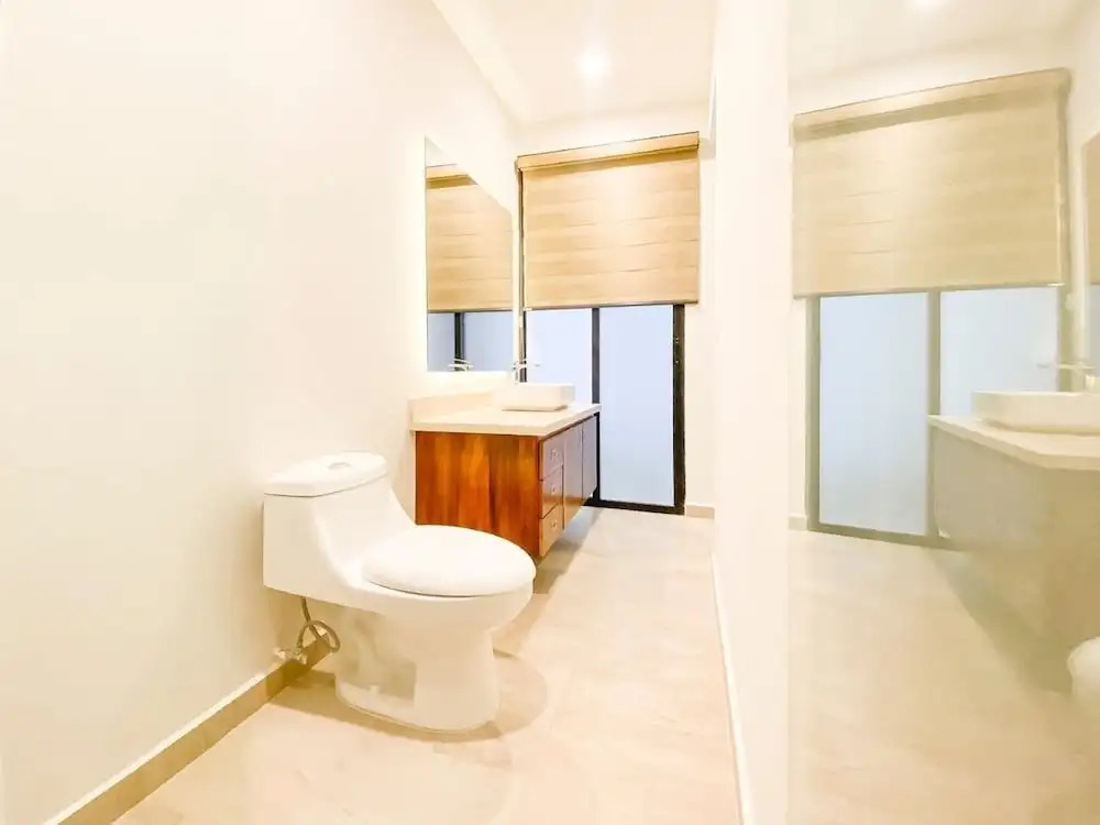 Condo Lt By Trvl2Hm