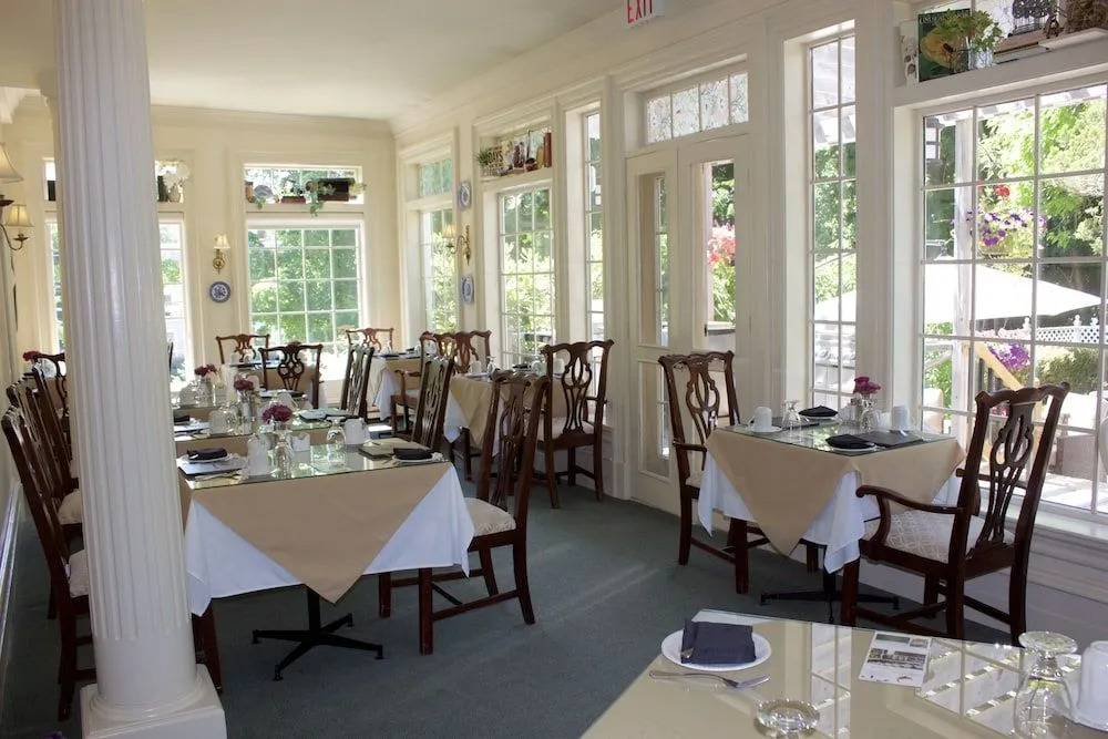 Tattingstone Inn