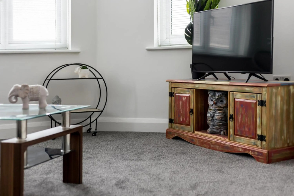 Lima Apartments - Large 3 Bedroom Apartment, sleeps up to 5 people ideal for Contractors and large families! Free Parking & Wifi