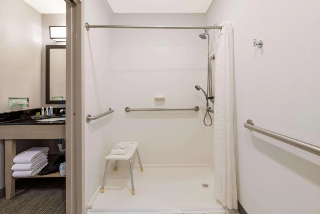 Country Inn & Suites by Radisson, Wichita East, KS