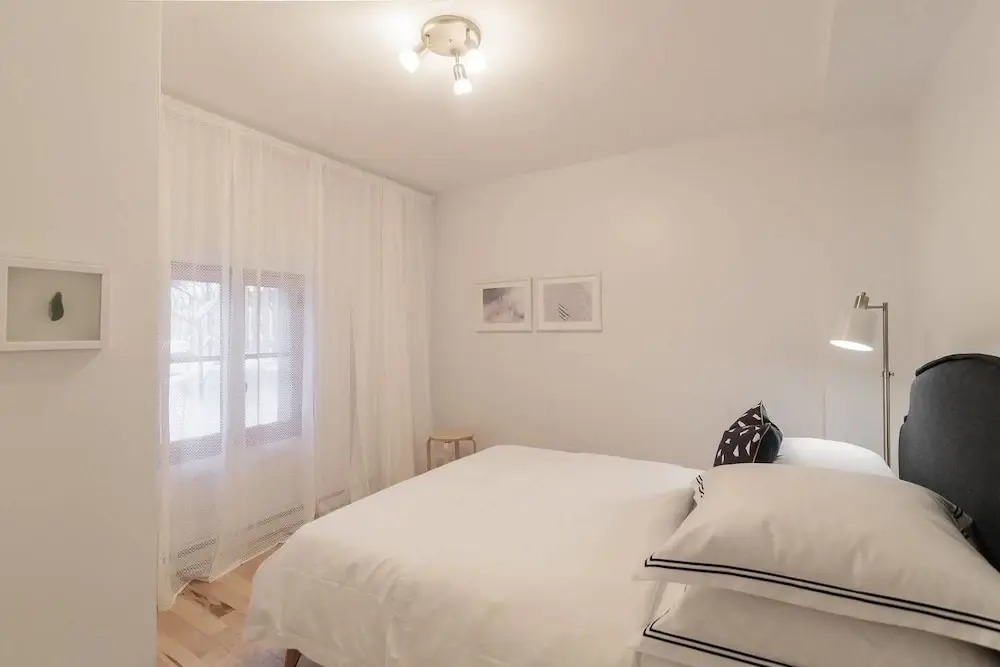 3 Br Luxury & Spacious Apartment in Little Italy