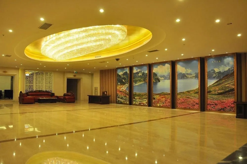 Yanji Changbaisong Hotel