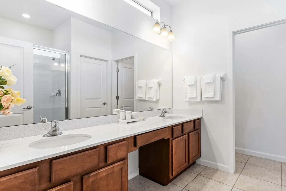 Lakeview Home Sleeps 25
