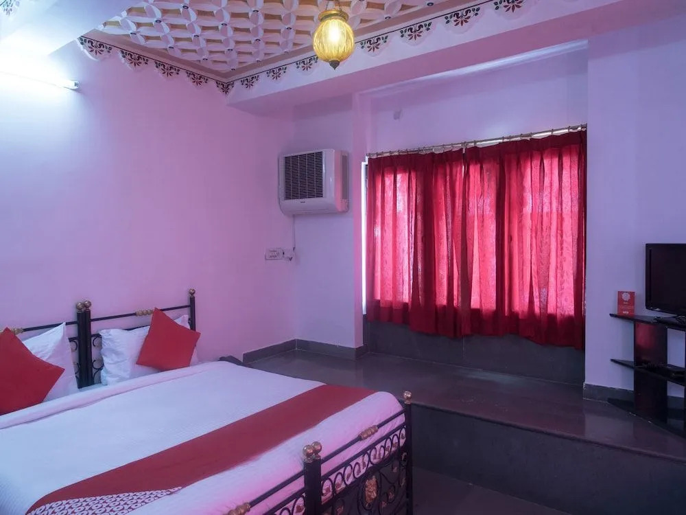 OYO 12250 Home Kesar Vilas near Trident Udaivilas