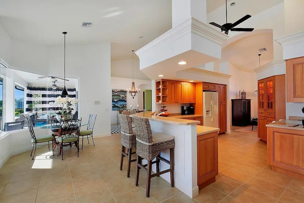 SMARCO1601 4 Bedroom Holiday Home by Marco Naples Vacation Homes