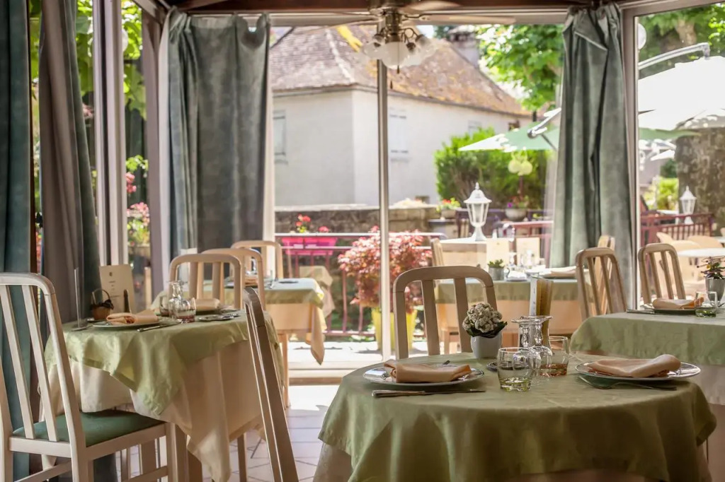 Logis Hotels - Auberge de lÎle - Hôtel 3 étoiles et Restaurant