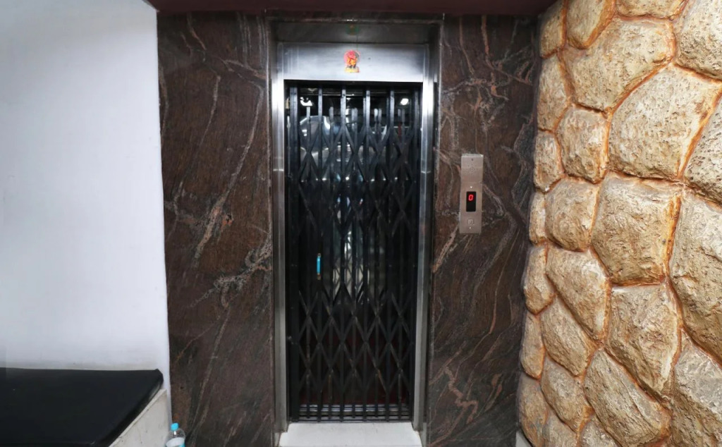 Hotel Mani International