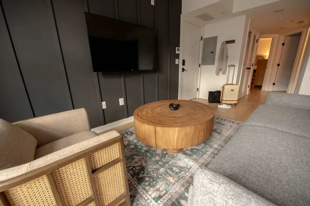 Sosuite 2BR Apt w W D Newly Renovated
