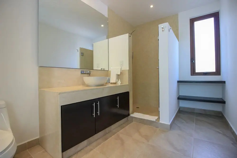 Apt in Exclusive Building by Olahola