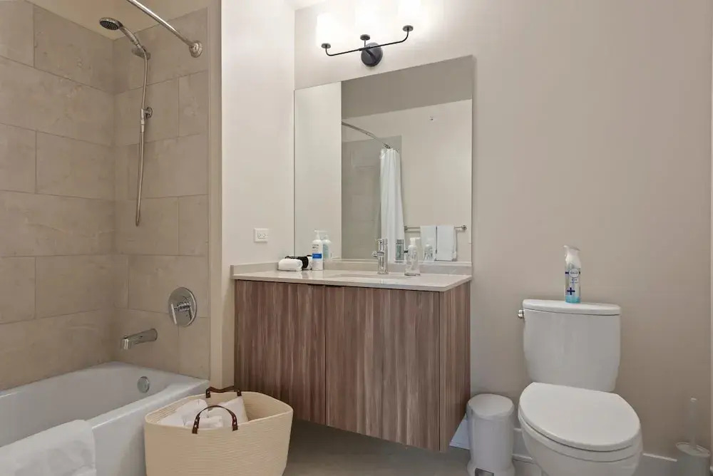 West Loop High-end 2BR Walkable City Views