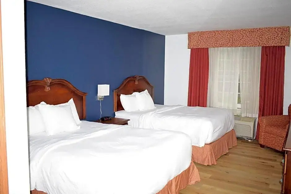 Wingate Suites by Wyndham Youngstown - Austintown