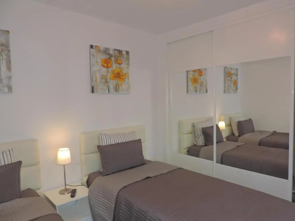 Los Gracioseros 106- 2 Bed-Gr Floor-AC-UK TV-WiFi