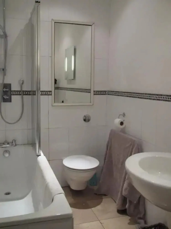 2 Bedroom Period Apartment Next To Clapham Common