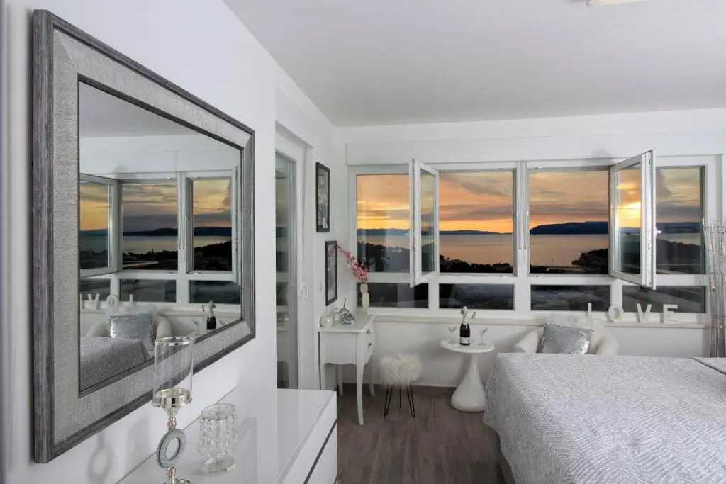 Lux penthouse with beautiful sea and island view 6 + 2