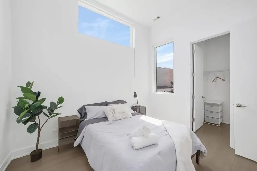 Stunning 4BD Penthouse in Ukrainian Village