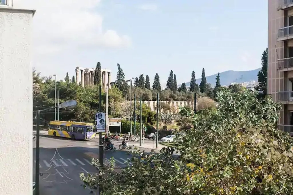 4BDR Amazing Spacious full Apt in Plaka (and Netflix)