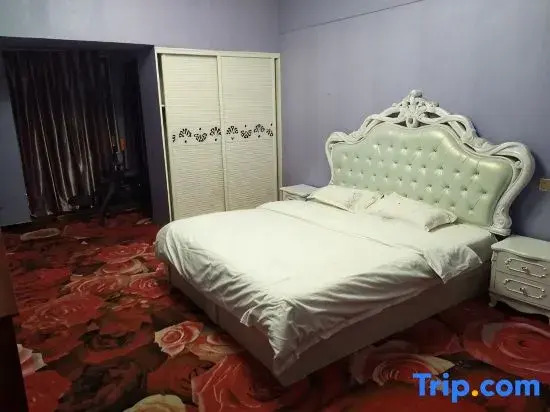 Langqin Themed Homestay (Baolong Plaza)