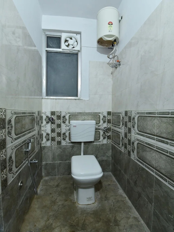 OYO 23085 Baba Hotel