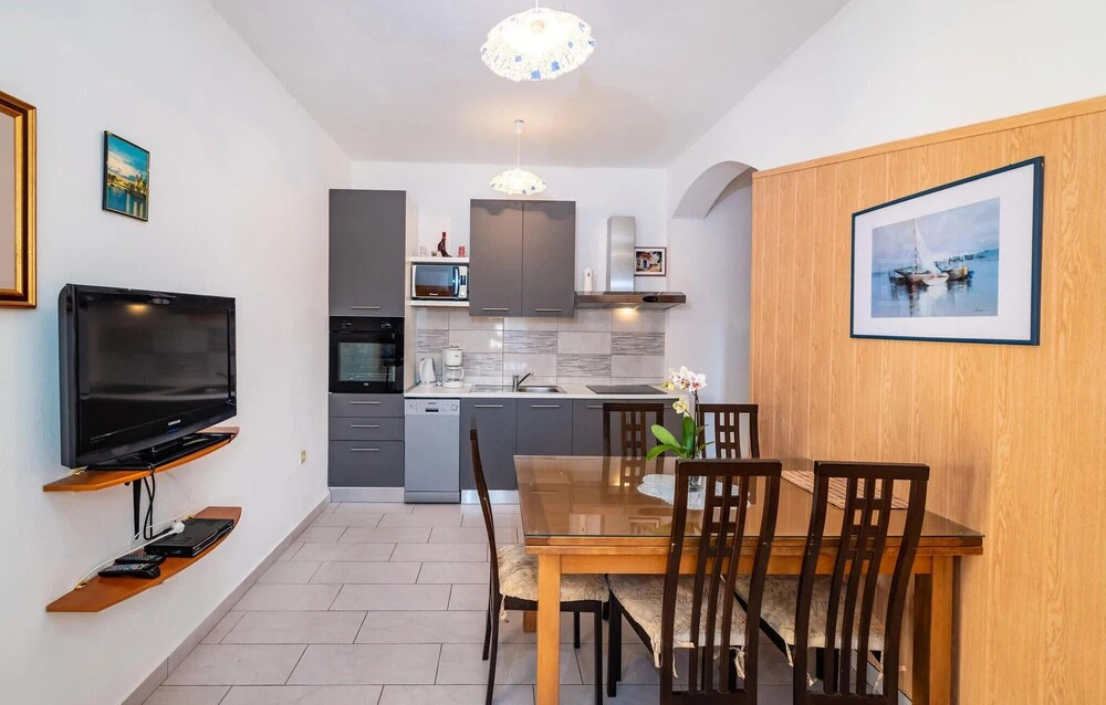 Awesome Apartment in Modric With 2 Bedrooms and Wifi