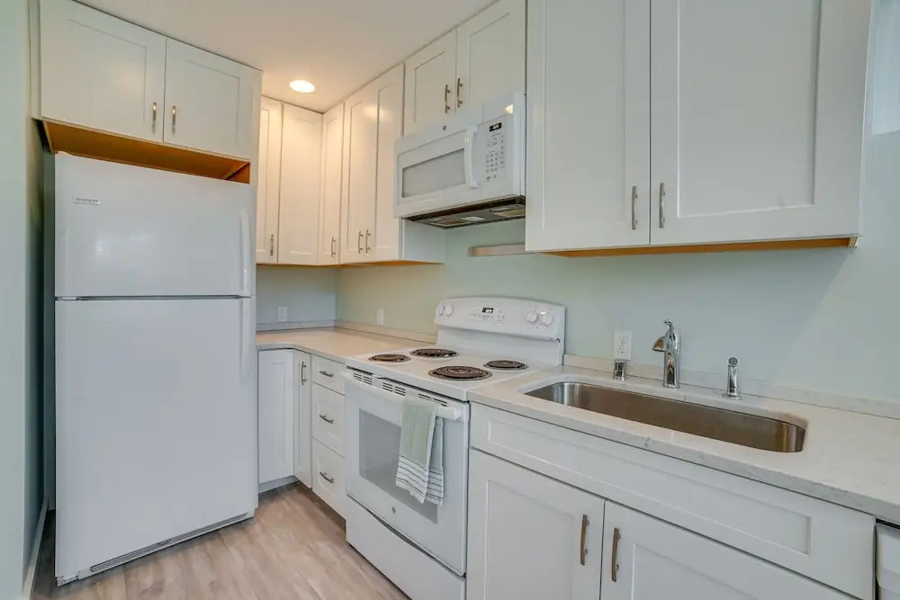 Bellevue Abode: Balcony, 13 Mi to Downtown Seattle