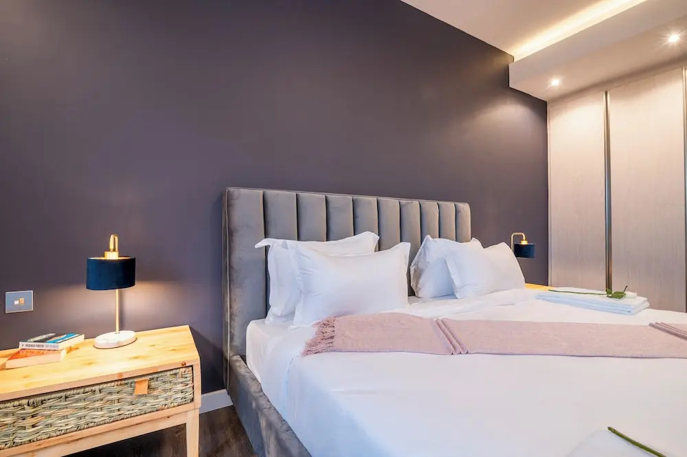 Capital 2 Bed Olive Tree Line By YourHost