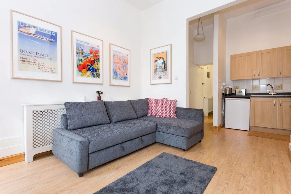 1 Bedroom Flat in Bayswater Accommodates 4