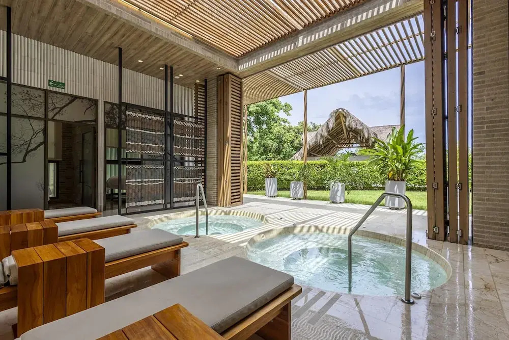 2BR 5 Guests Private Balcony and Shared Pool