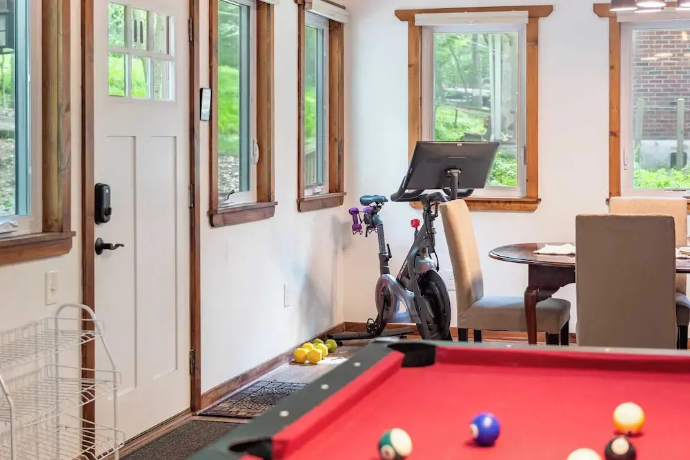Arrowhead Lake Retreat by Avantstay Shared Pool, Game Room, Firepit