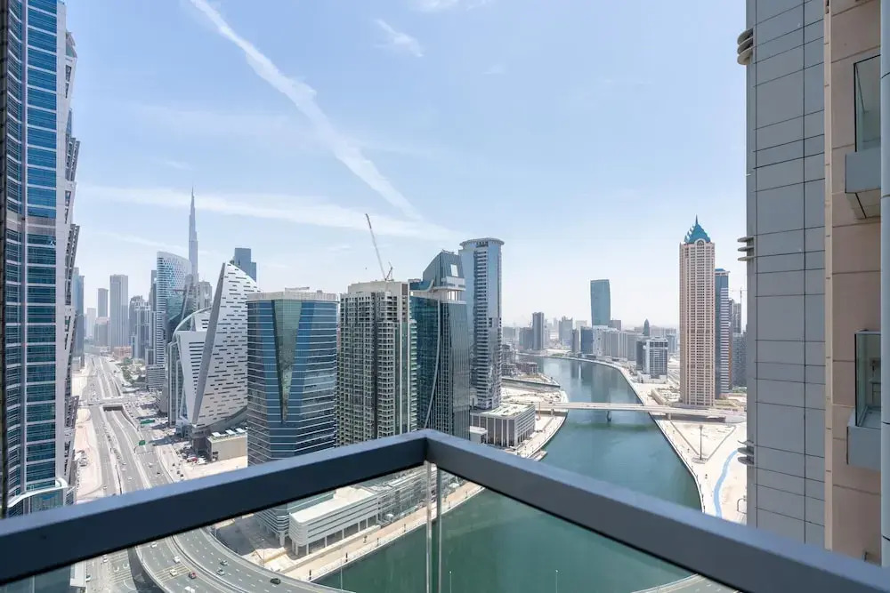 SuperHost - Luxury Apt with Panoramic Burj and Canal Views
