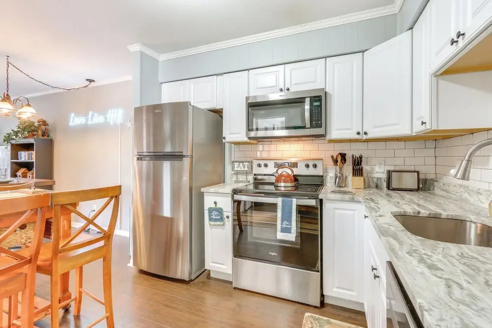 < 1 Mi to Coligny Beach Park: Condo w/ Tennis!