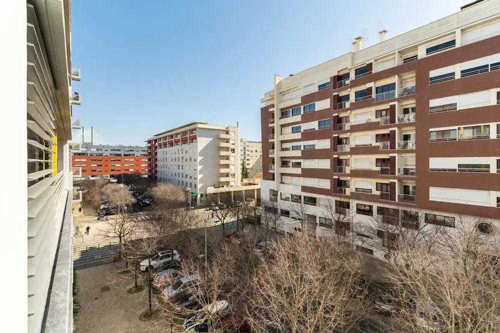 Relax 1bdr Apt by the River W/balcony & Parking!