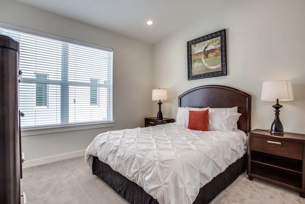 Upscale 2 bedroom Dallas TownHome