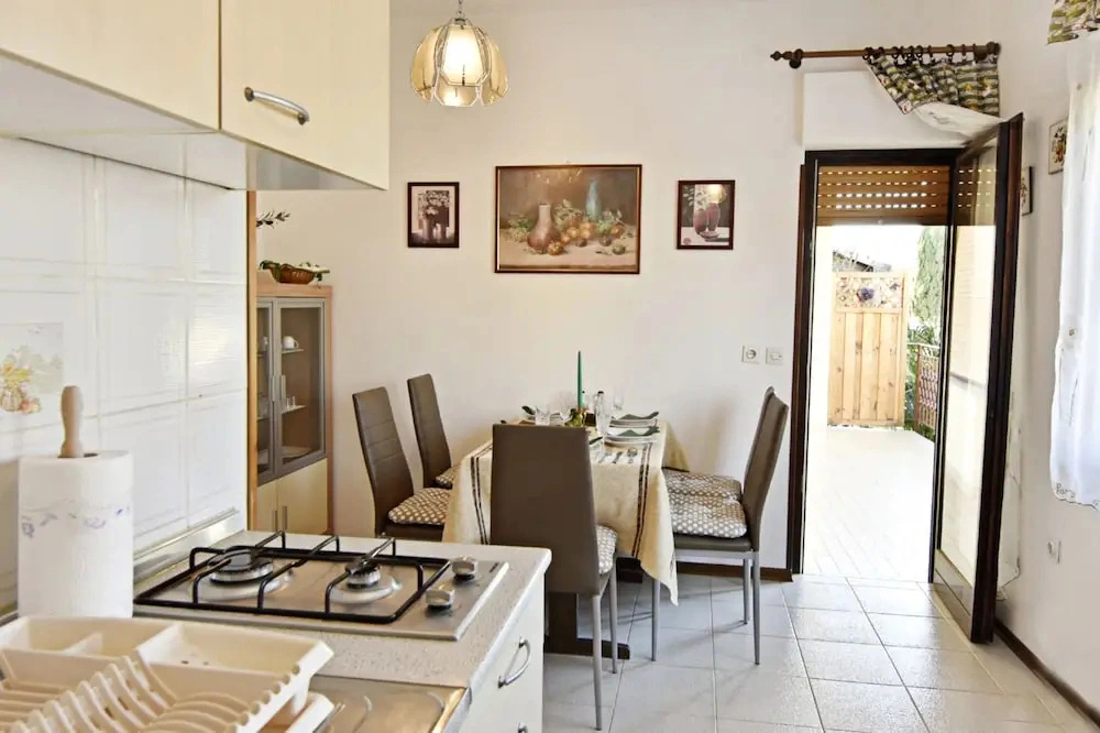 Spacious Apartment With Parking