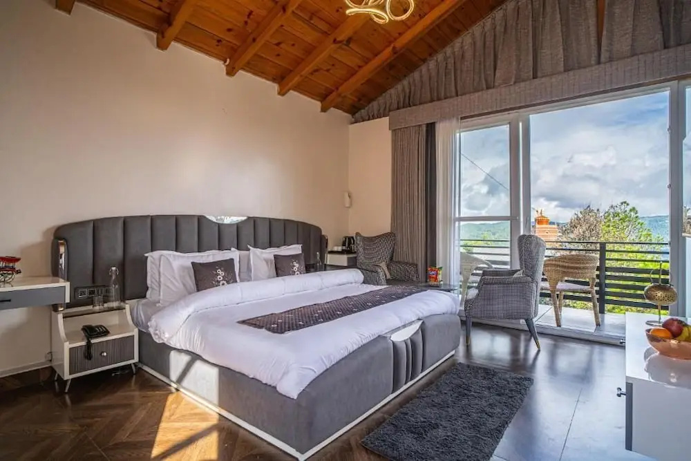 Alaya Stays Trios Top Apartment