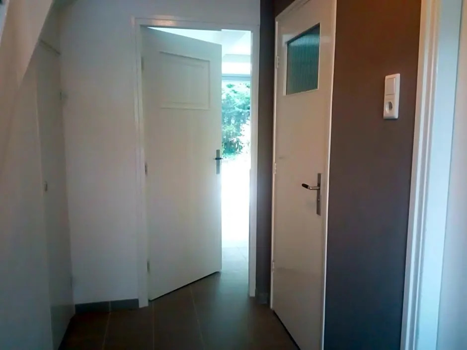 At number 6, B&B or bed only, 150 mtr from tram stop 20 min to centre