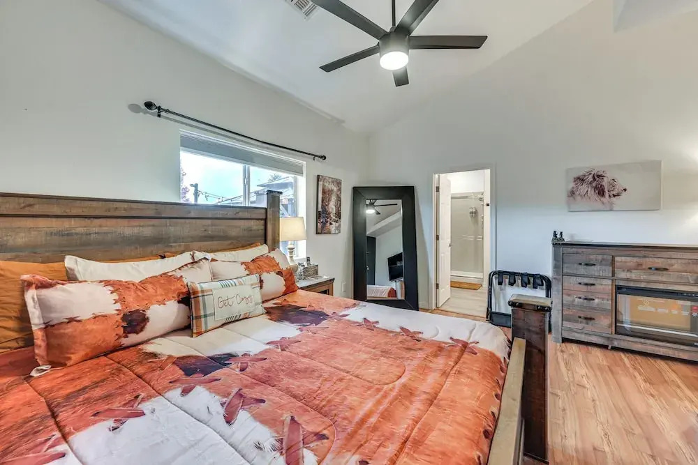 12 Mi to Flagstaff: Pet-friendly Home w/ Sunroom!