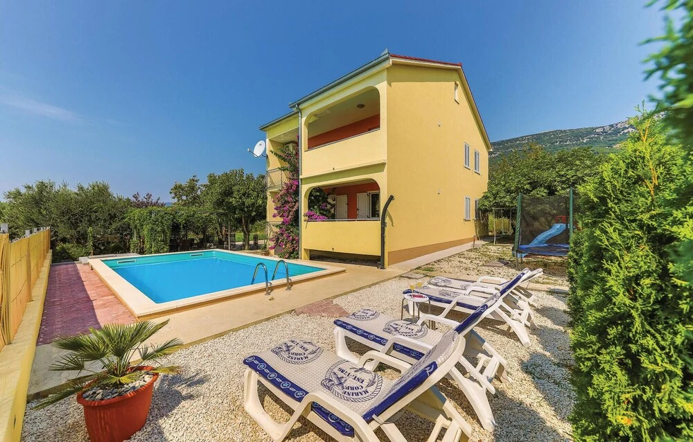 Nice Home in Kastel Luksic With Wifi and 6 Bedrooms