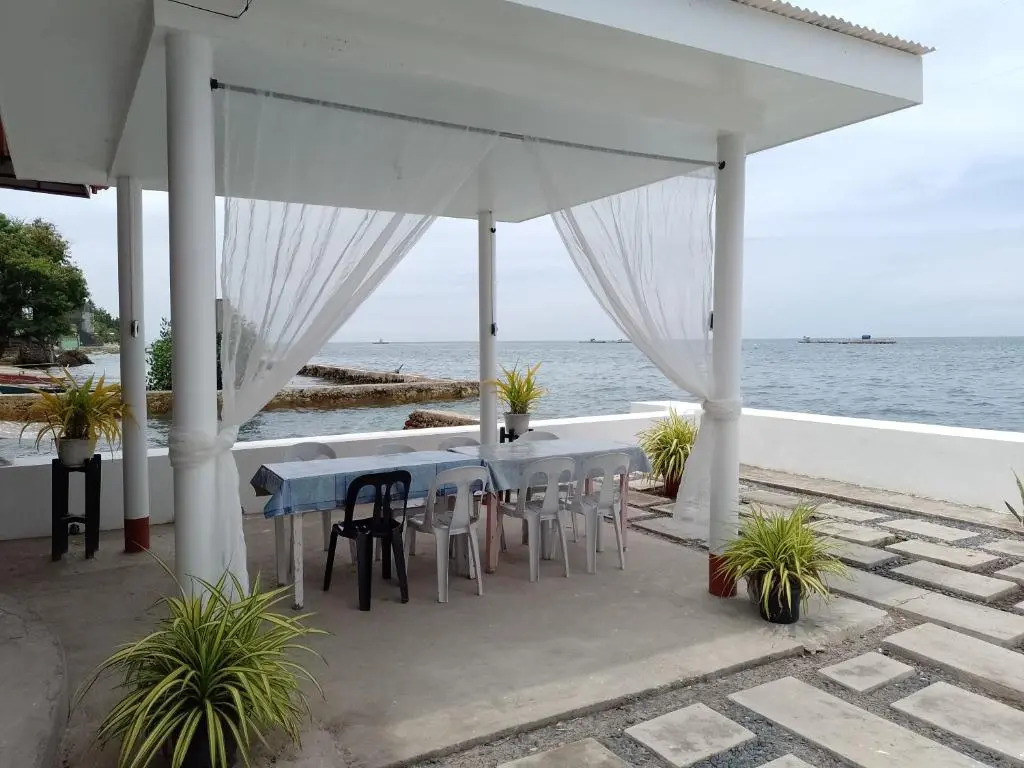 Anglers Hub & Resort Oslob